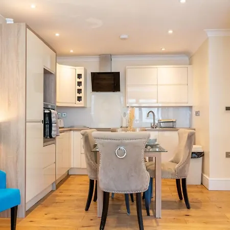 Apartment Vibrant Old 2br - Full Kitchen Wifi *