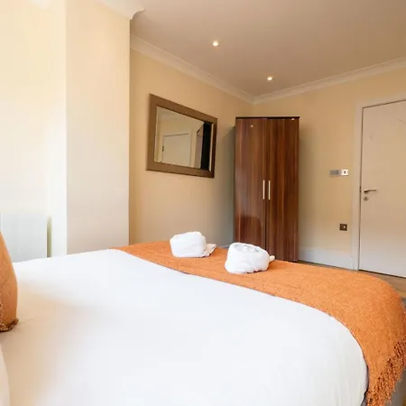 Vibrant Old 2br - Full Kitchen Wifi *