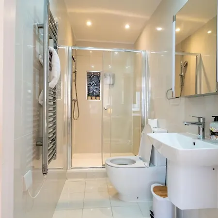 Apartment Vibrant Old 2br - Full Kitchen Wifi