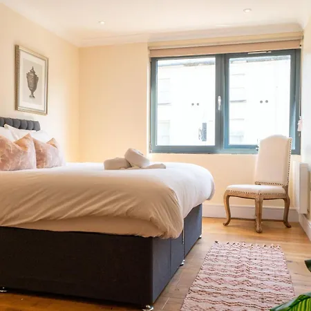 Vibrant Old 2br - Full Kitchen Wifi Bristol
