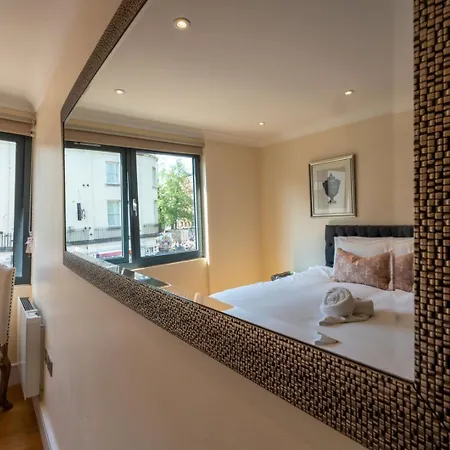 Vibrant Old 2br - Full Kitchen Wifi * Bristol