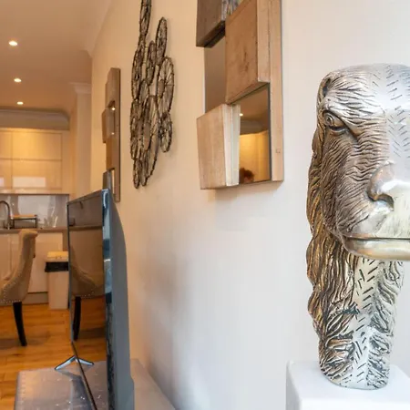 Vibrant Old 2br - Full Kitchen Wifi Apartment Bristol