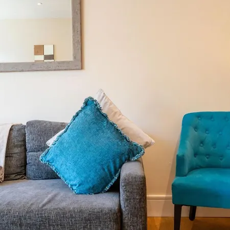 Vibrant Old 2br - Full Kitchen Wifi Bristol