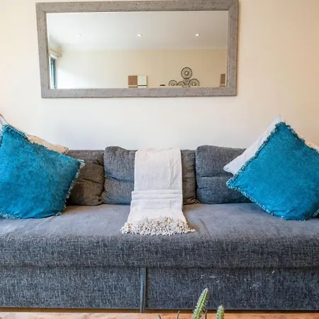 Apartment Vibrant Old 2br - Full Kitchen Wifi